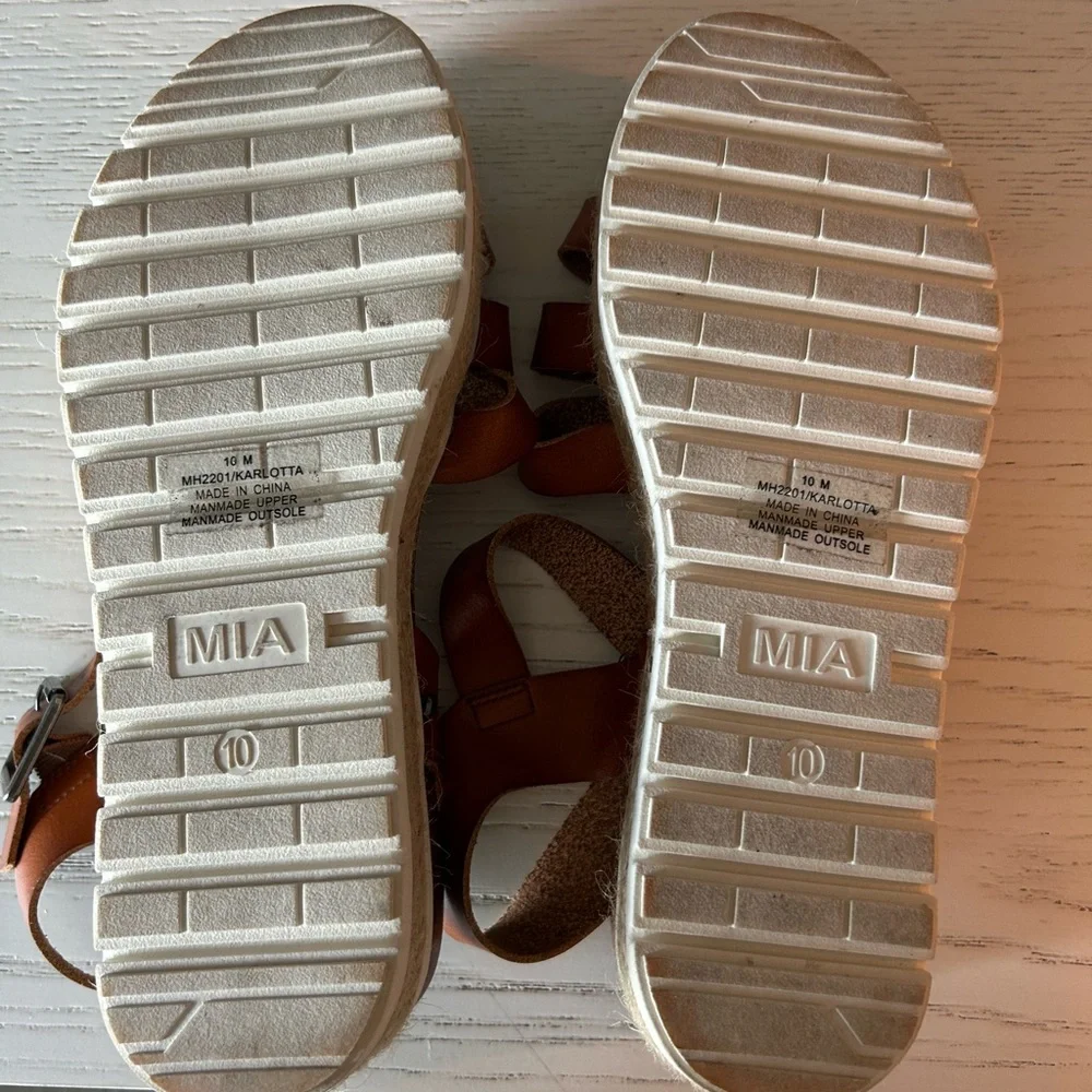 MIA Womens Karlotta Ankle Strap Espadrille Platform Sandals Casual Mid Heel 10